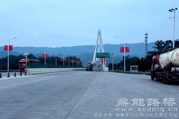 鼎能路桥：管养匠心筑坦途 家国同庆路畅安