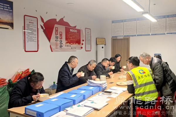 寒冬送温暖 真情暖人心——鼎能路桥工会赴龙船溪项...